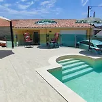Bed & Breakfast Kyrios Lounge With Use Of Private Pool Carrascal (Leiria)
