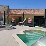 Oda ve Kahvaltı Kyrios Lounge With Use Of Private Pool