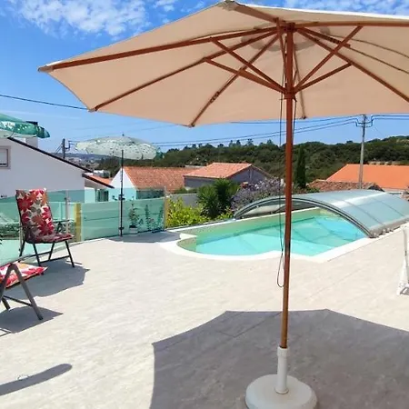 B&B Kyrios Lounge With Use Of Private Pool