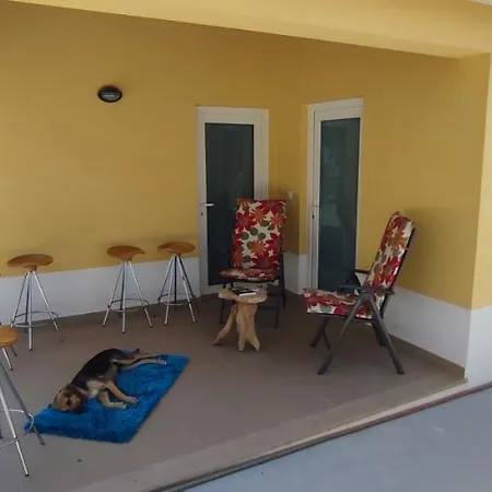 Bed & Breakfast Kyrios Lounge With Use Of Private Pool 3*