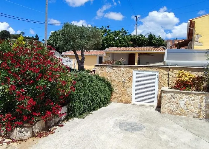 Kyrios Lounge With Use Of Private Pool